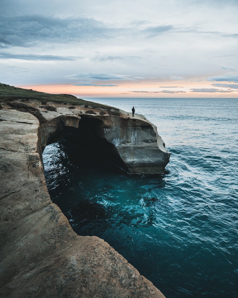 Roadtrip Neuseeland: Felsbogen am Tunnel Beach bei Dunedin.