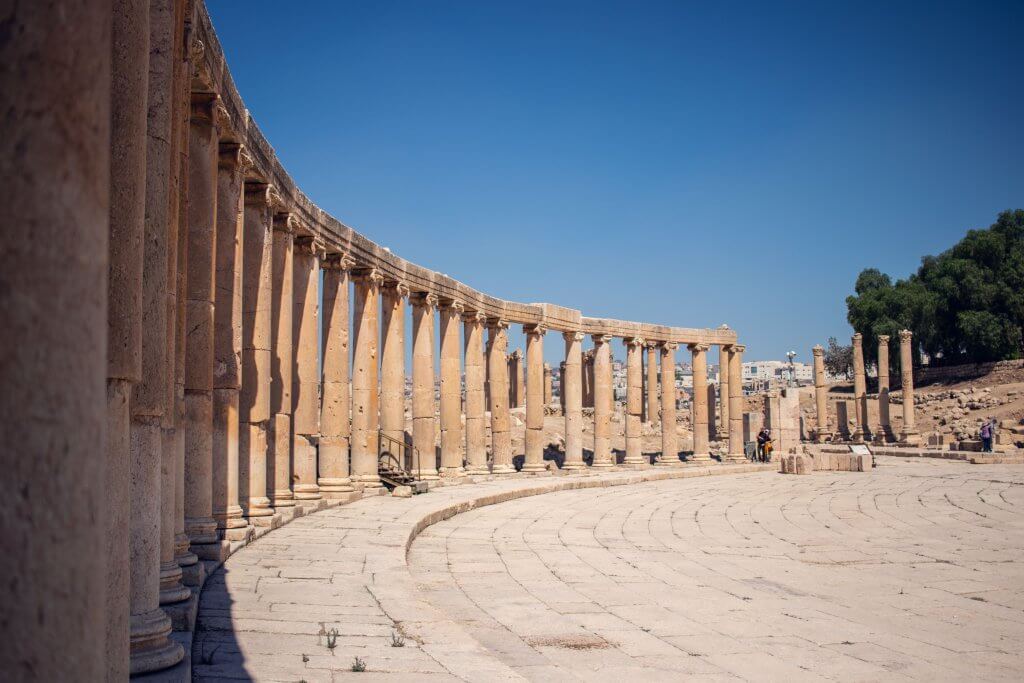Roadtrip durch Jordanien: 500 Säulen auf dem Oval Plaza in Jerash.
