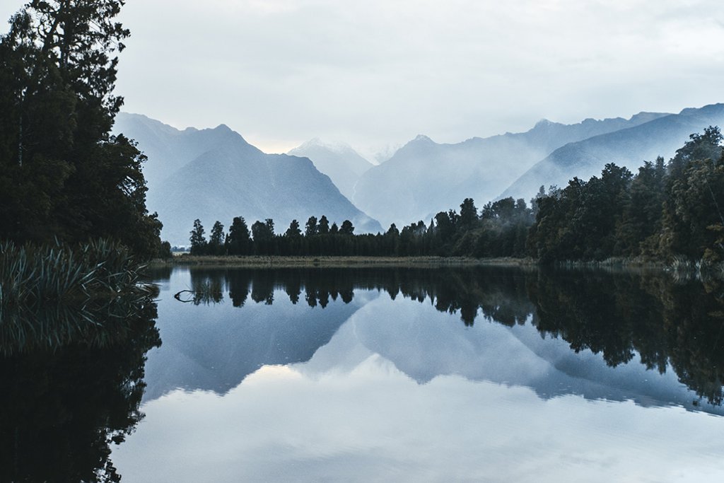 Der Mount Cook spiegelt sich im Matheson-See.
