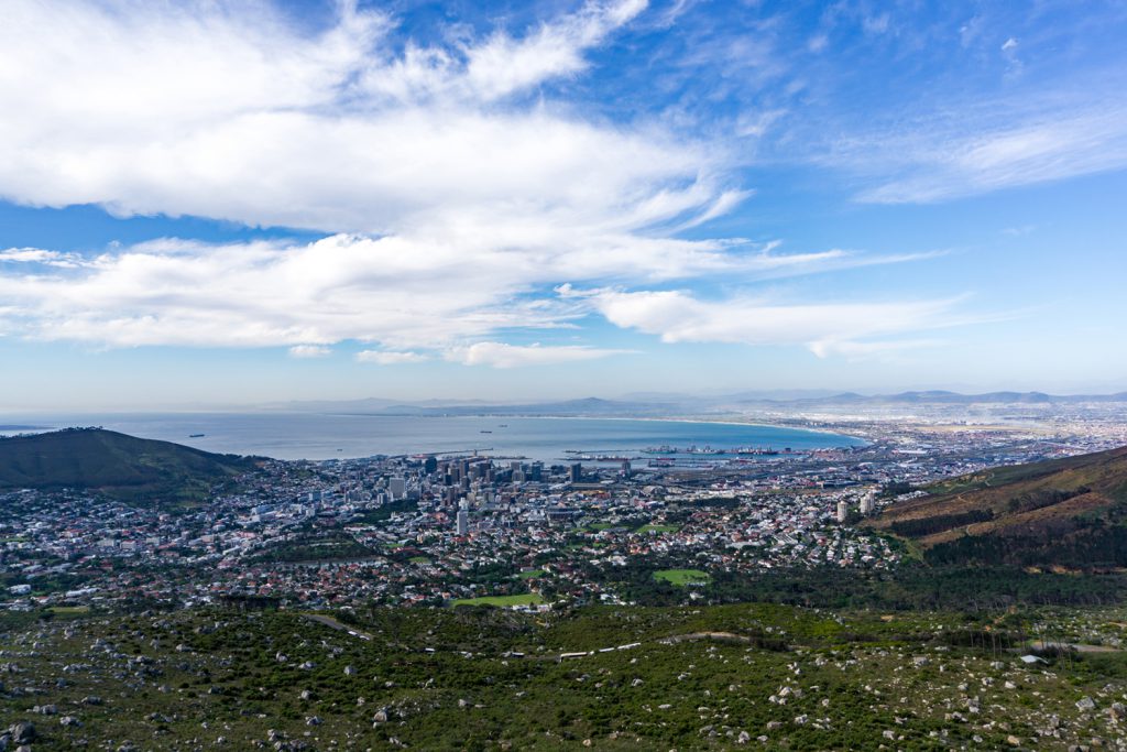 Klicken, um Bild zu vergrößern. Garden Route Südafrika - Ausblick vom Tafelberg aus auf Kapstadt.