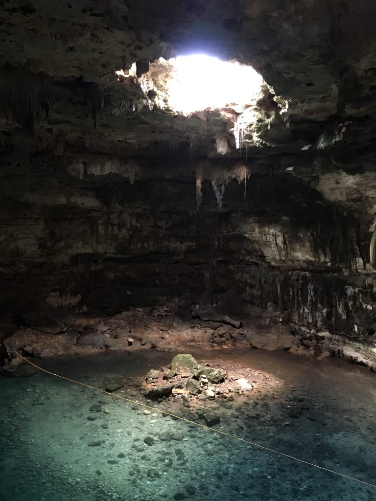 Roadtrip Yucatan - Cenoten traumhafte, mit Wasser gefüllte Höhlen bzw. Löcher.