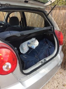 Alles bereit für den Roadtrip Yucatan - Sophies Trekkingrucksack passt gerade so in den Mietwagen.