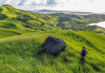 Reise auf die Fidschi-Ineln - Michi Bösiger beim Wandern auf Matacawalevu-Island.