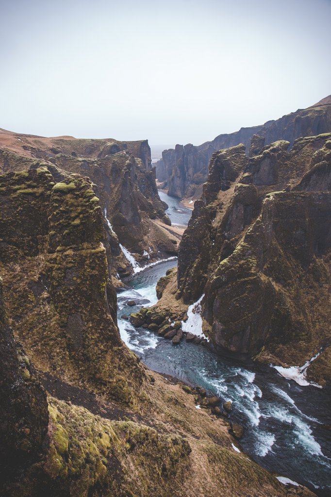 Roadtrip Island: Blick auf die Fjaðrárgljúfur Schlucht.