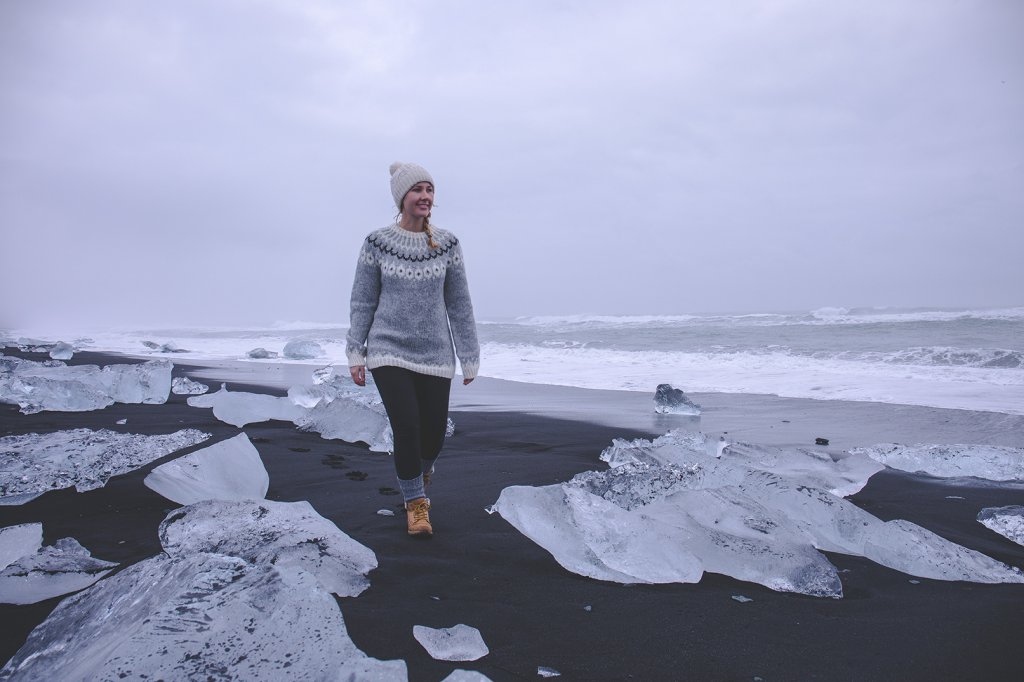 Line an der Gletscherlagune Jökulsárlón auf Island.