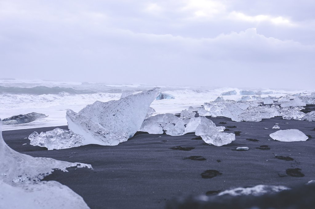 Roadtrip Island: Eisschorlen an der Gletscherlagune Jökulsárlón.