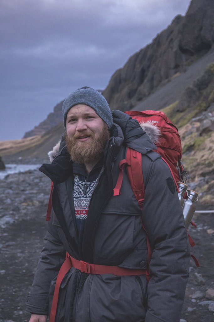 Sebastian mit seinem Tatonka Yukon Trekkingrucksack auf Island.