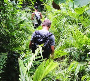 Ania und Daniel vom Reiseblog Geh Mal Reisen auf ihrer Rundreise durch Sulawesi.