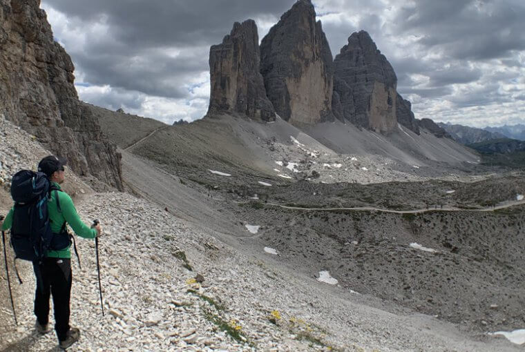 Trekking in den Dolomiten: Das Ziel vor Augen - die drei Zinnen.