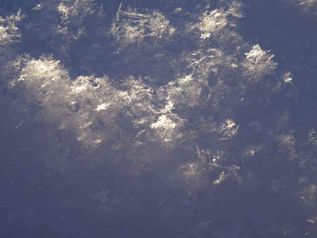 Schneekristalle in Finnland.